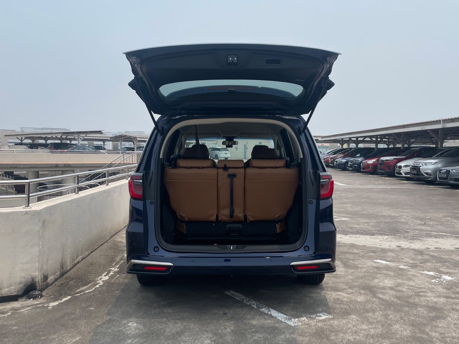 Honda Odyssey e:HEV Absolute photo 10